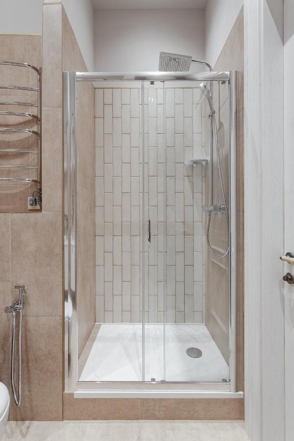 New! Luxury Apartment In The Center Of Odessa Overlooking Deribasovskaya Str. Low Price! Exterior photo