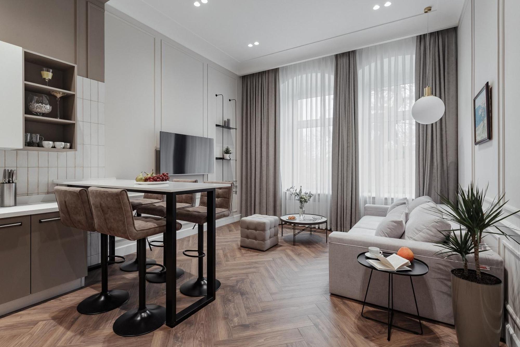 New! Luxury Apartment In The Center Of Odessa Overlooking Deribasovskaya Str. Low Price! Exterior photo