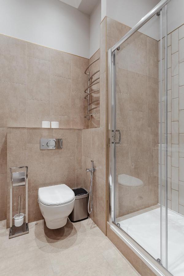 New! Luxury Apartment In The Center Of Odessa Overlooking Deribasovskaya Str. Low Price! Exterior photo