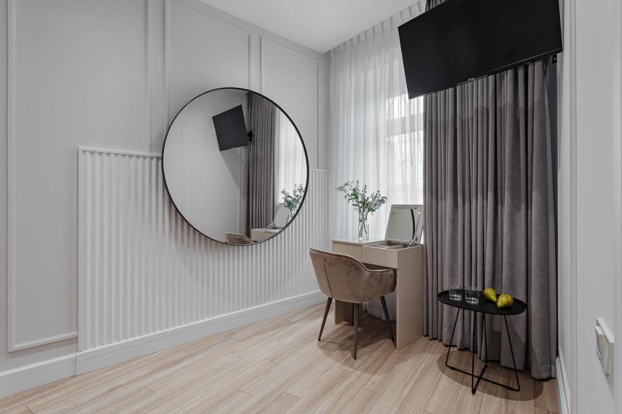 New! Luxury Apartment In The Center Of Odessa Overlooking Deribasovskaya Str. Low Price! Exterior photo